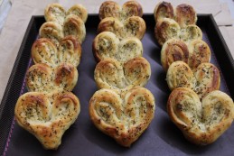 COURGETTE, CHEDDAR AND BASIL HEART BUNS RECIPE